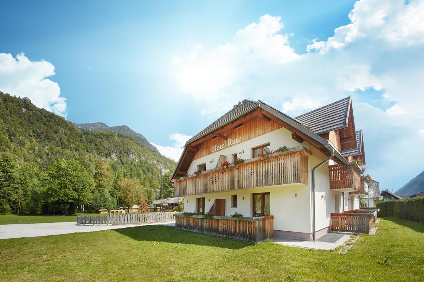 Rute Hotel And Apartments Кранска гора Екстериор снимка